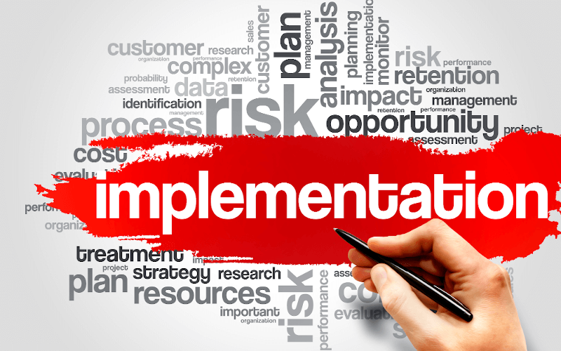 Ein Wort-Wimmelbild, bei dem Begriffe rund um das Wort "implementation" aufgeführt sind